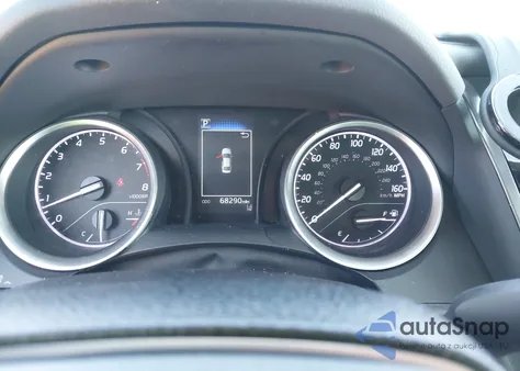 2021 Toyota Camry Le z USA, uszkodzony, nr VIN 4T1C11AKXMU613771